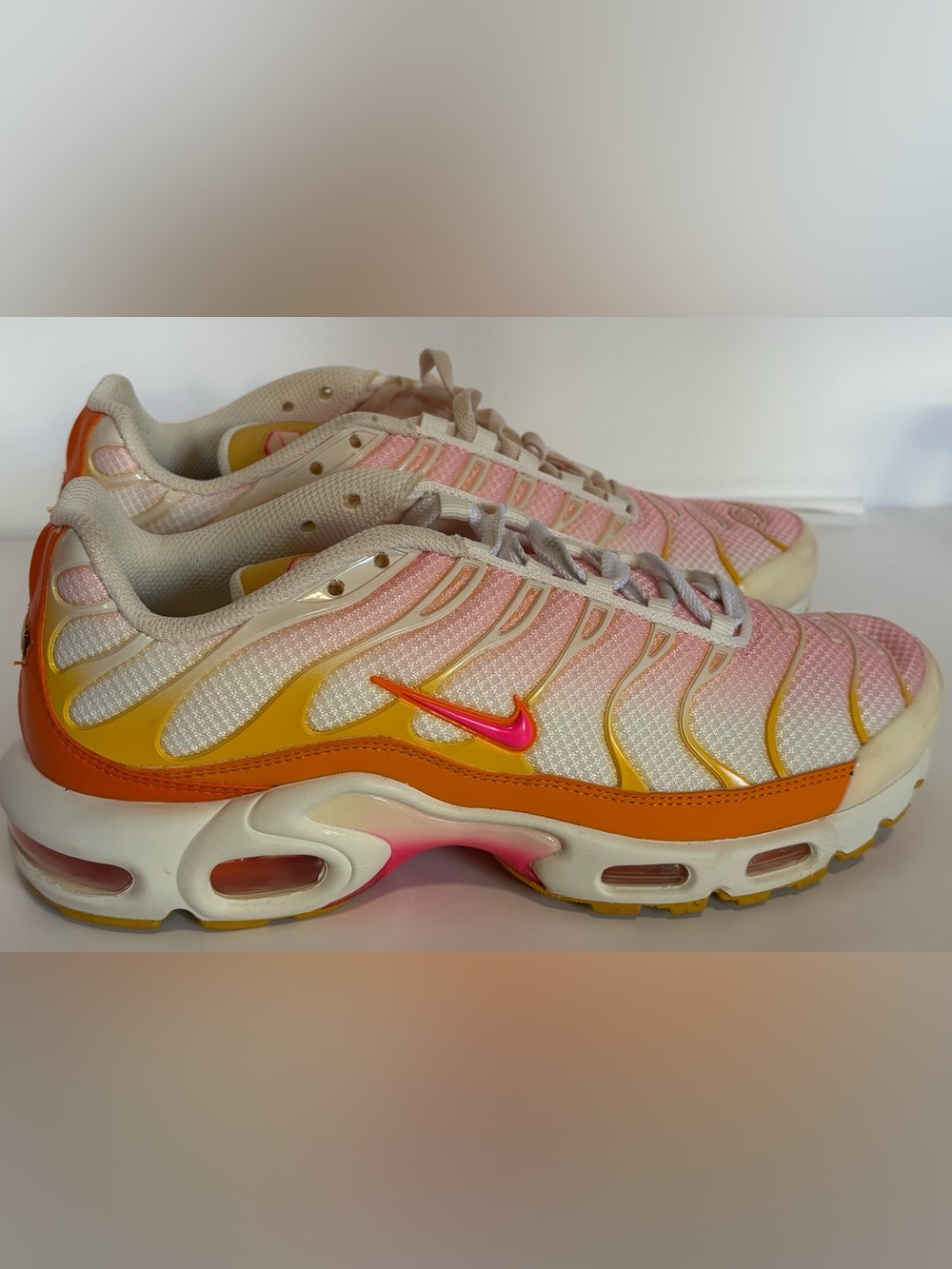 Nike Air Max Plus Sunrise Women’s 9 Pink Orange Yellow Sneakers